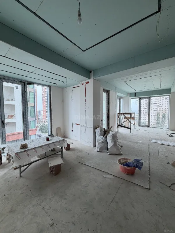 Satılır 4 otaqlı mənzil 230 m²