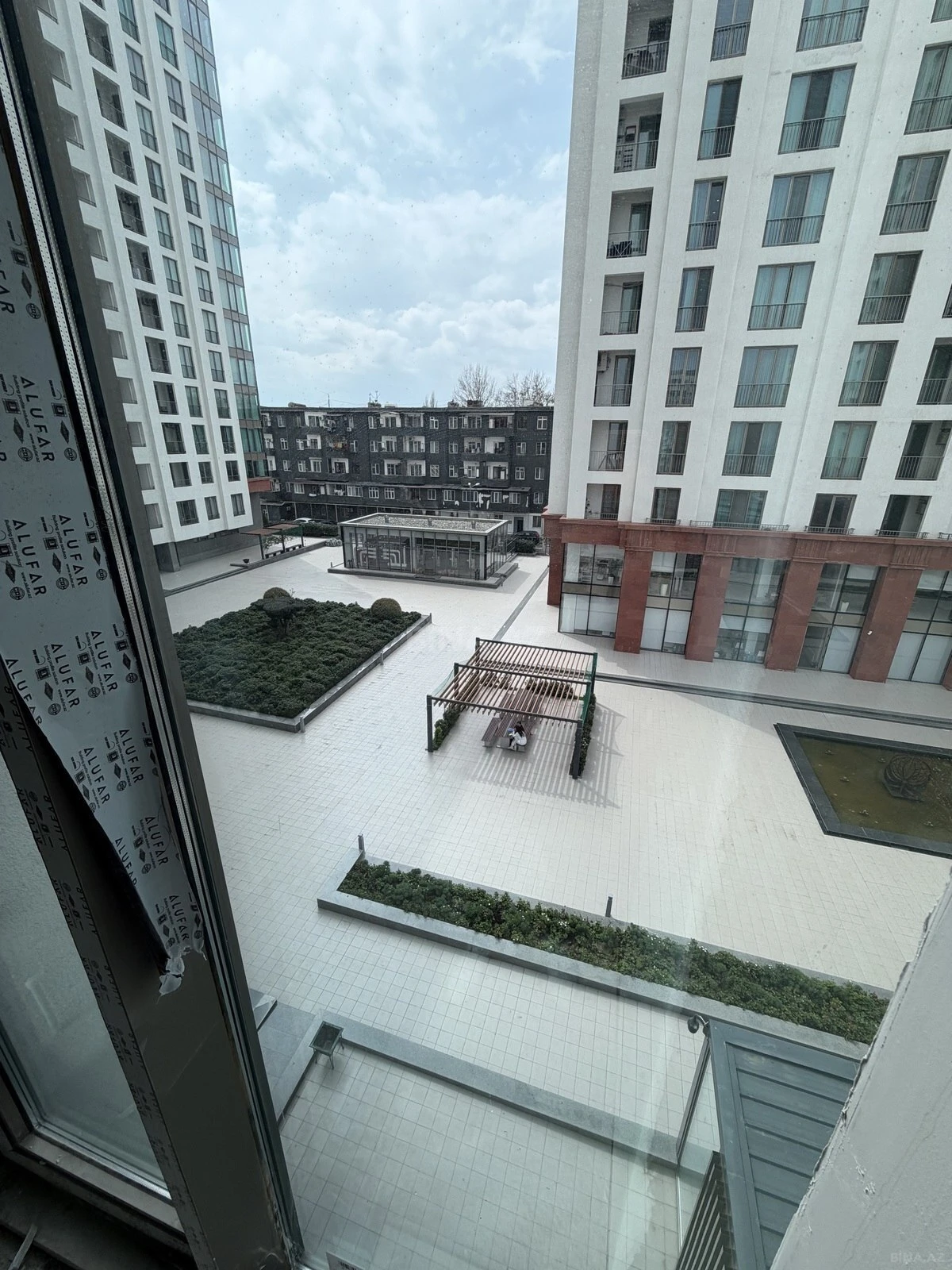 Satılır 4 otaqlı mənzil 230 m²