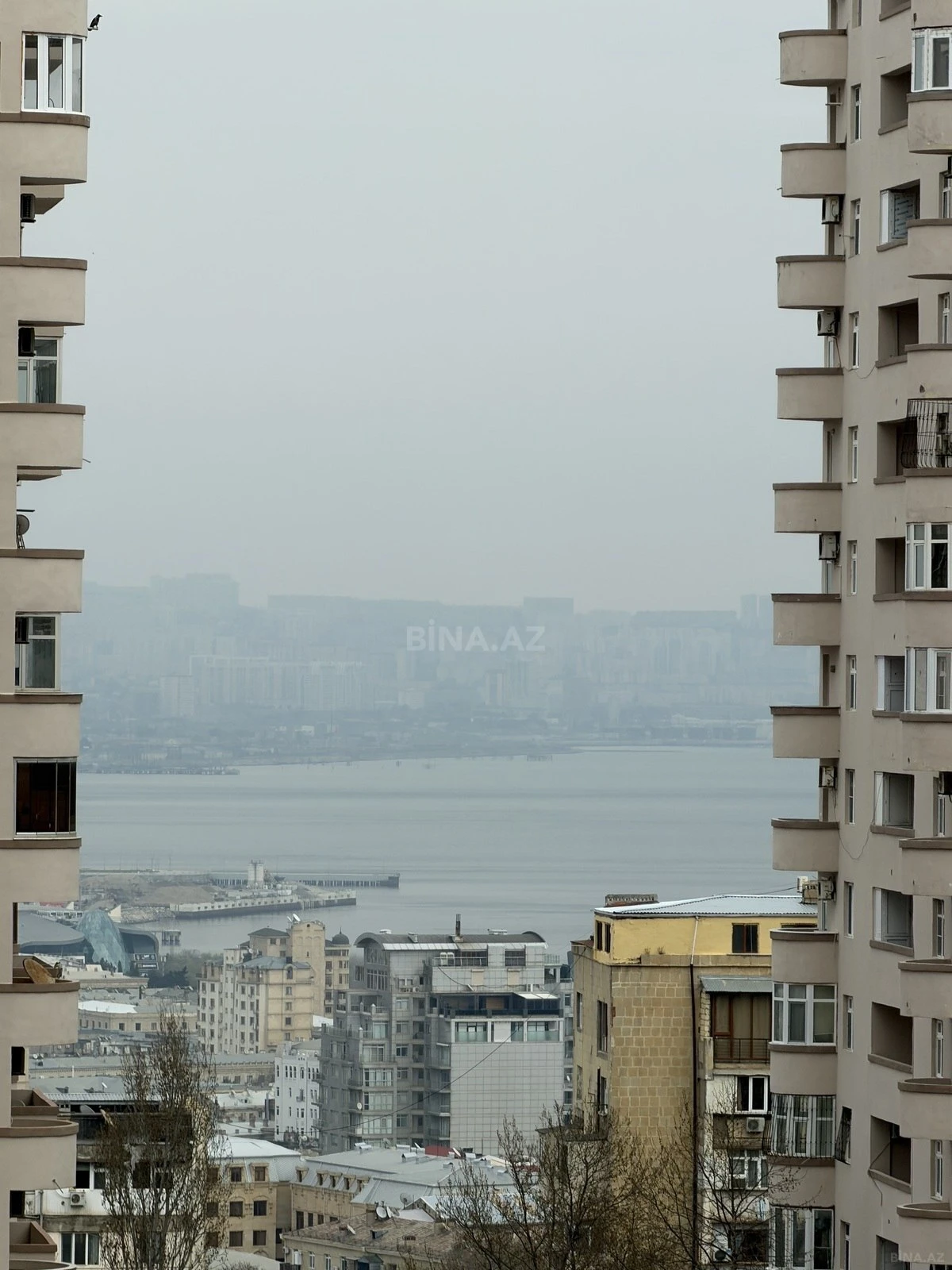 Satılır 4 otaqlı mənzil 230 m²