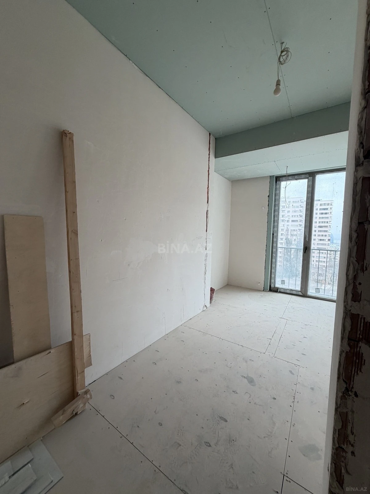 Satılır 4 otaqlı mənzil 230 m²