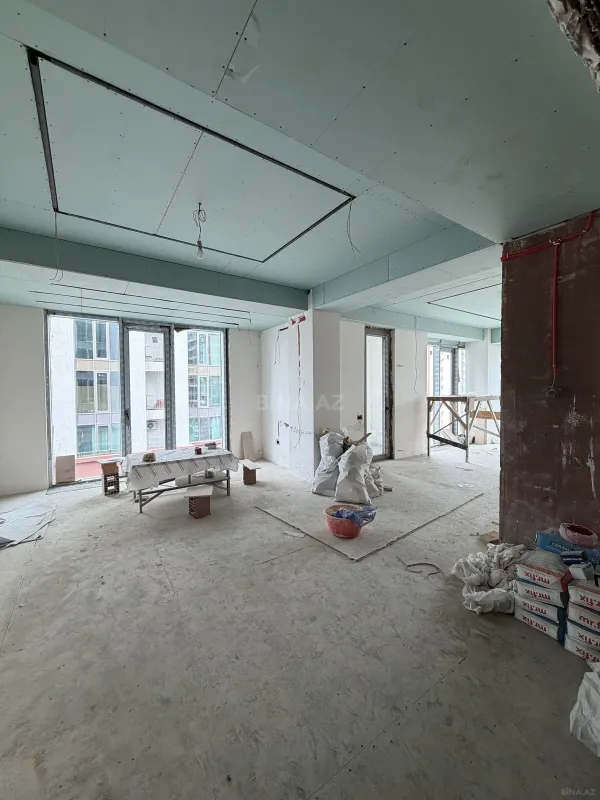 Satılır 4 otaqlı mənzil 230 m²