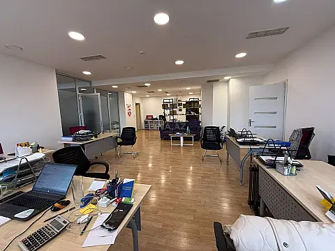 Kirayə verilir 3 otaqlı ofis 152 m²
