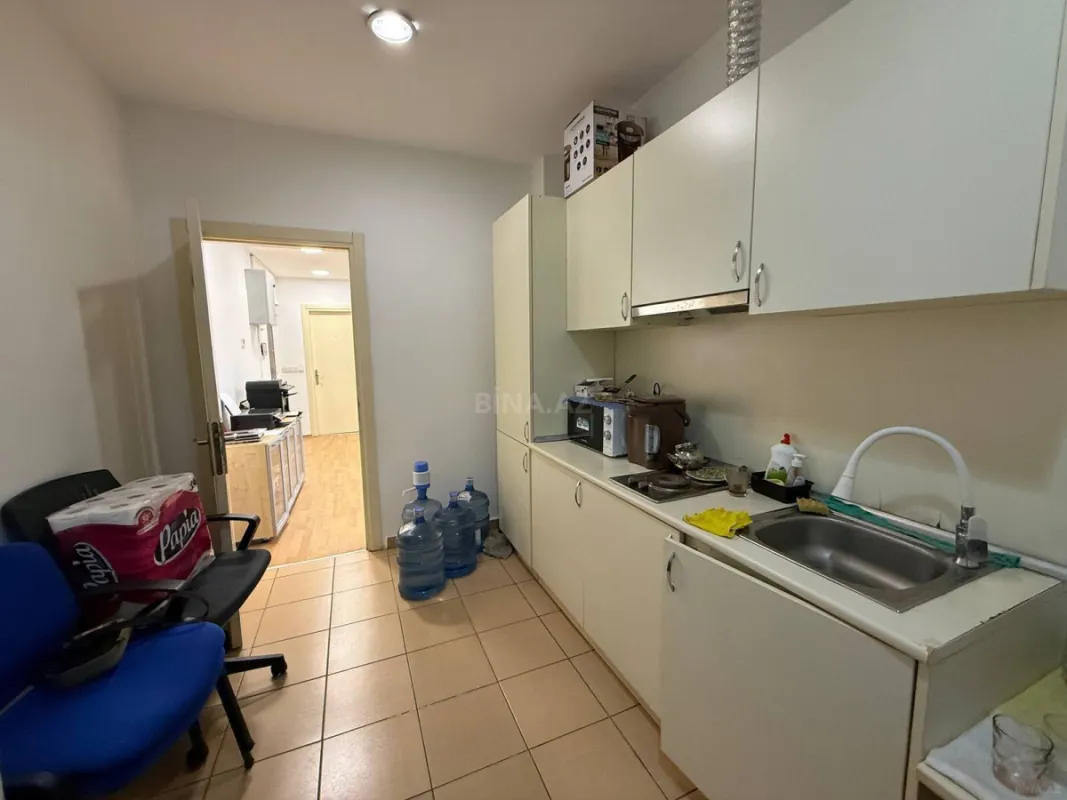 Kirayə verilir 3 otaqlı ofis 152 m²