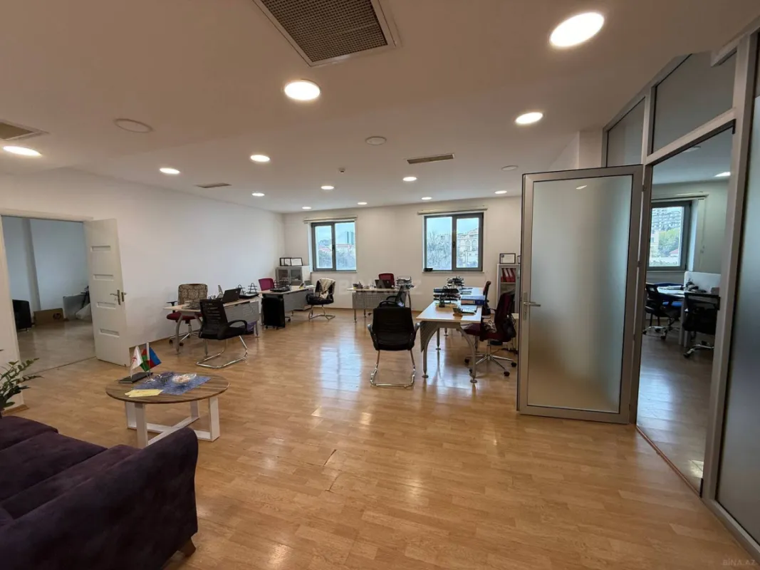 Kirayə verilir 3 otaqlı ofis 152 m²