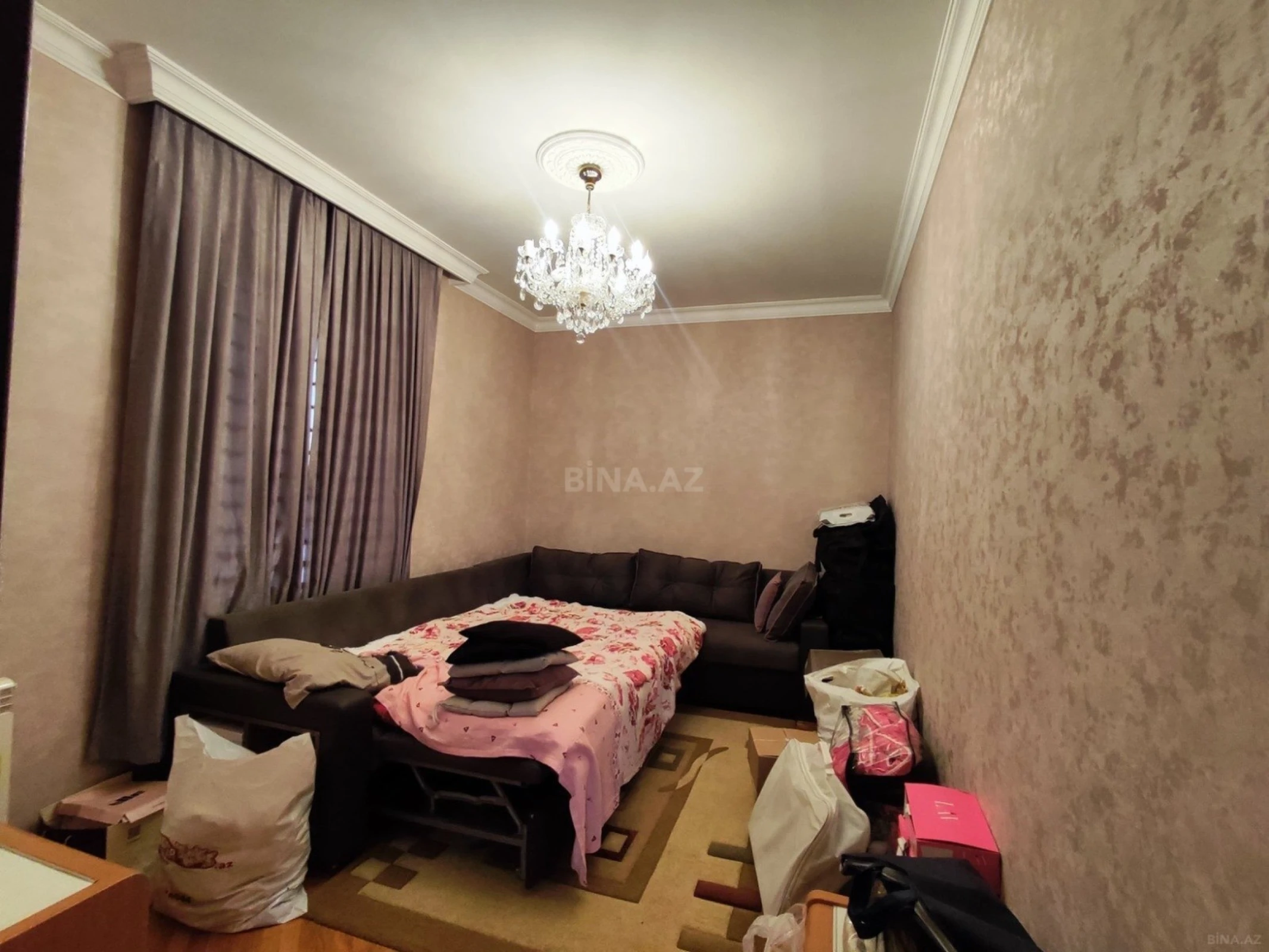 Satılır 5 otaqlı həyət evi 240 m²