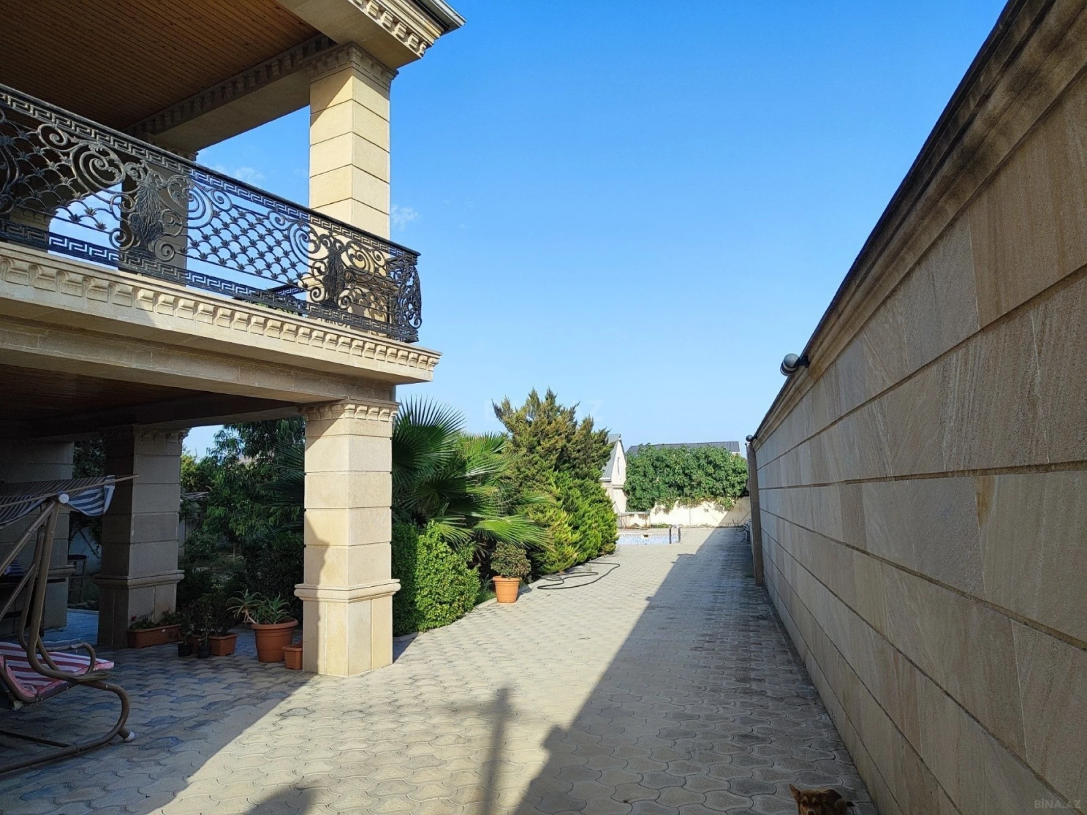 Satılır 5 otaqlı həyət evi 240 m²