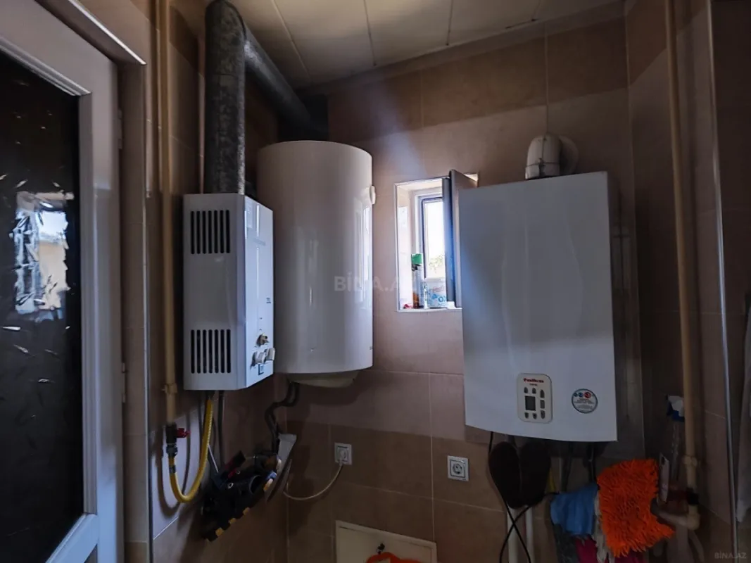 Satılır 5 otaqlı həyət evi 240 m²