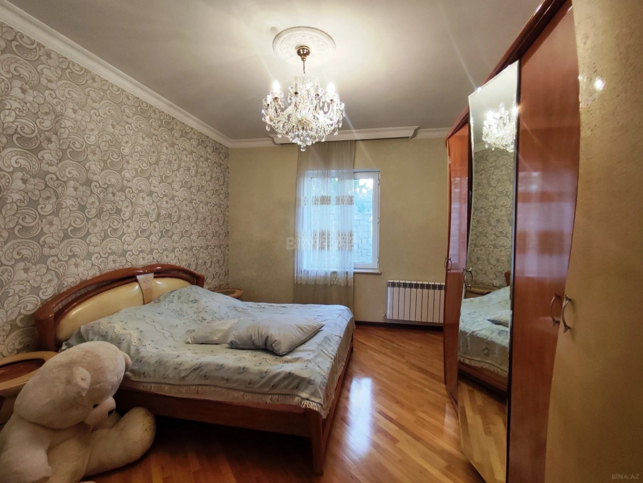 Satılır 5 otaqlı həyət evi 240 m²