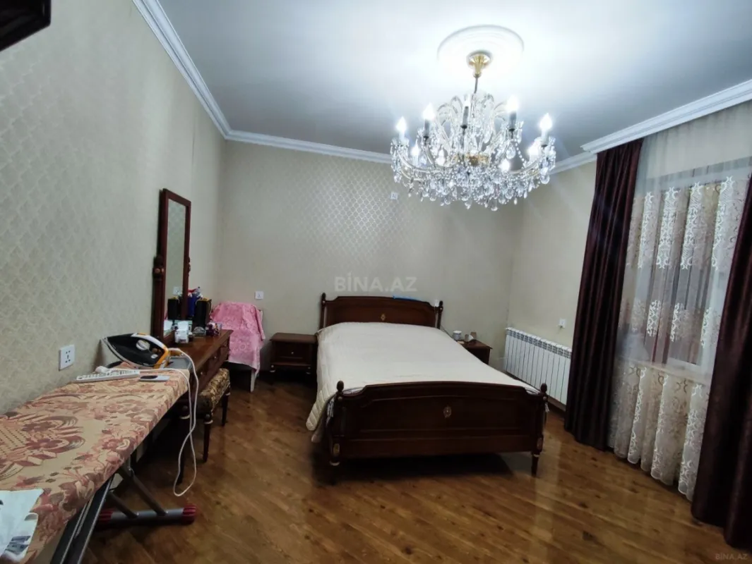 Satılır 5 otaqlı həyət evi 240 m²