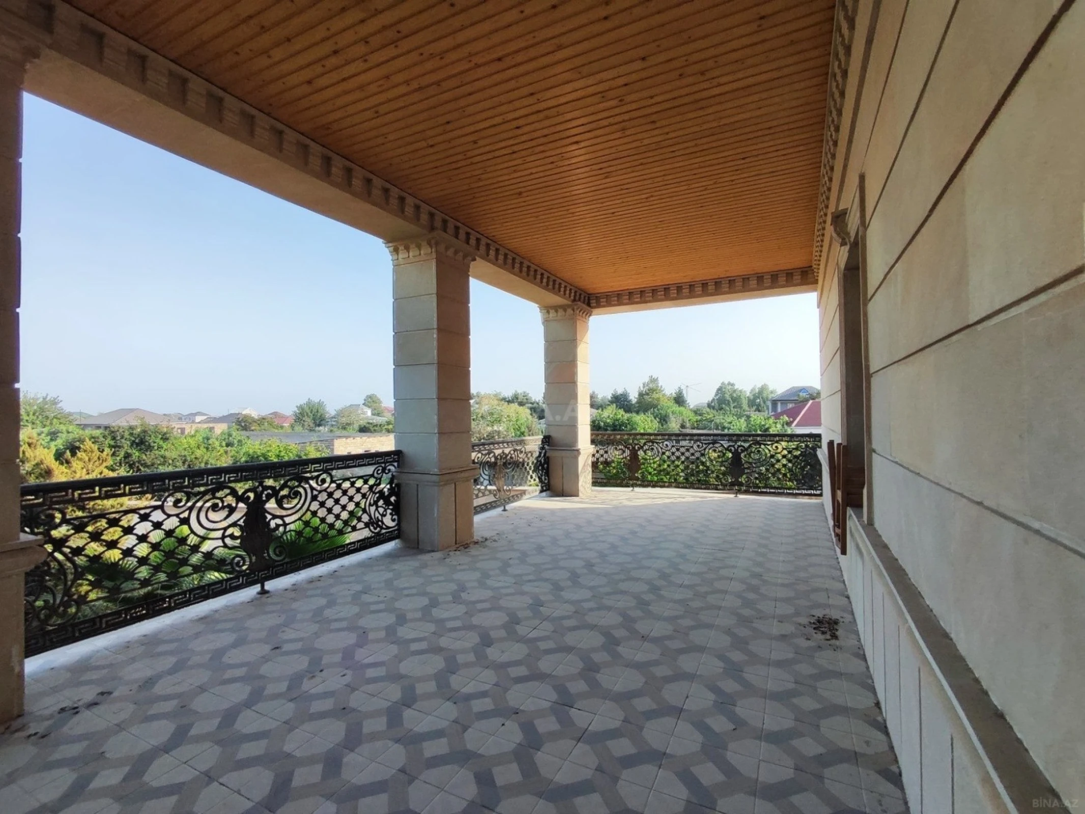 Satılır 5 otaqlı həyət evi 240 m²