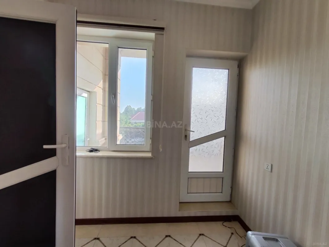 Satılır 5 otaqlı həyət evi 240 m²