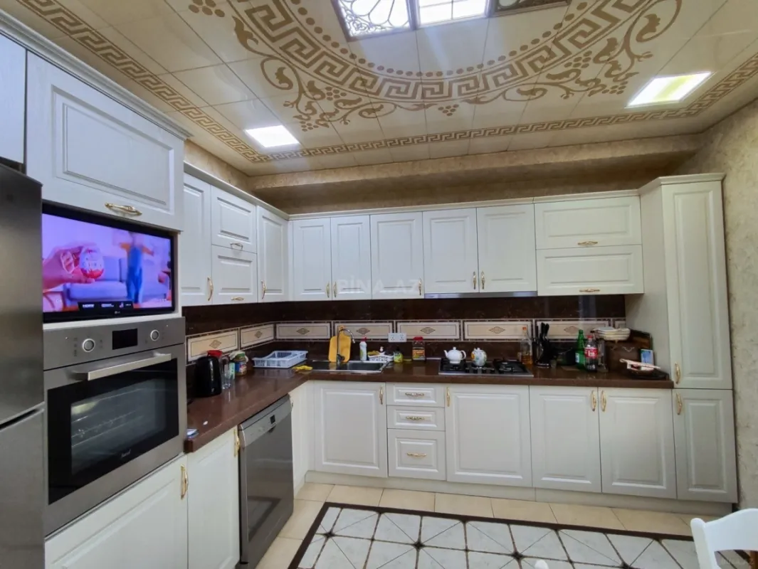 Satılır 5 otaqlı həyət evi 240 m²