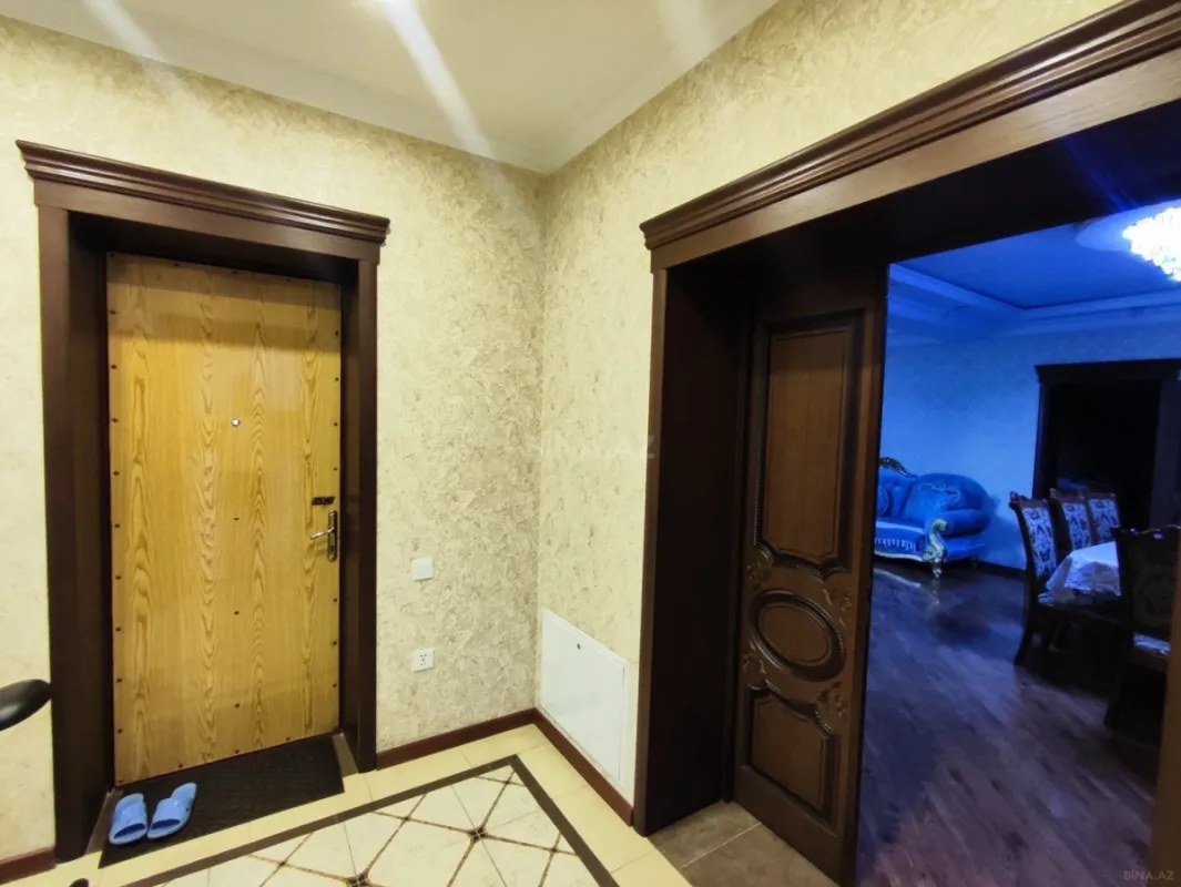 Satılır 5 otaqlı həyət evi 240 m²