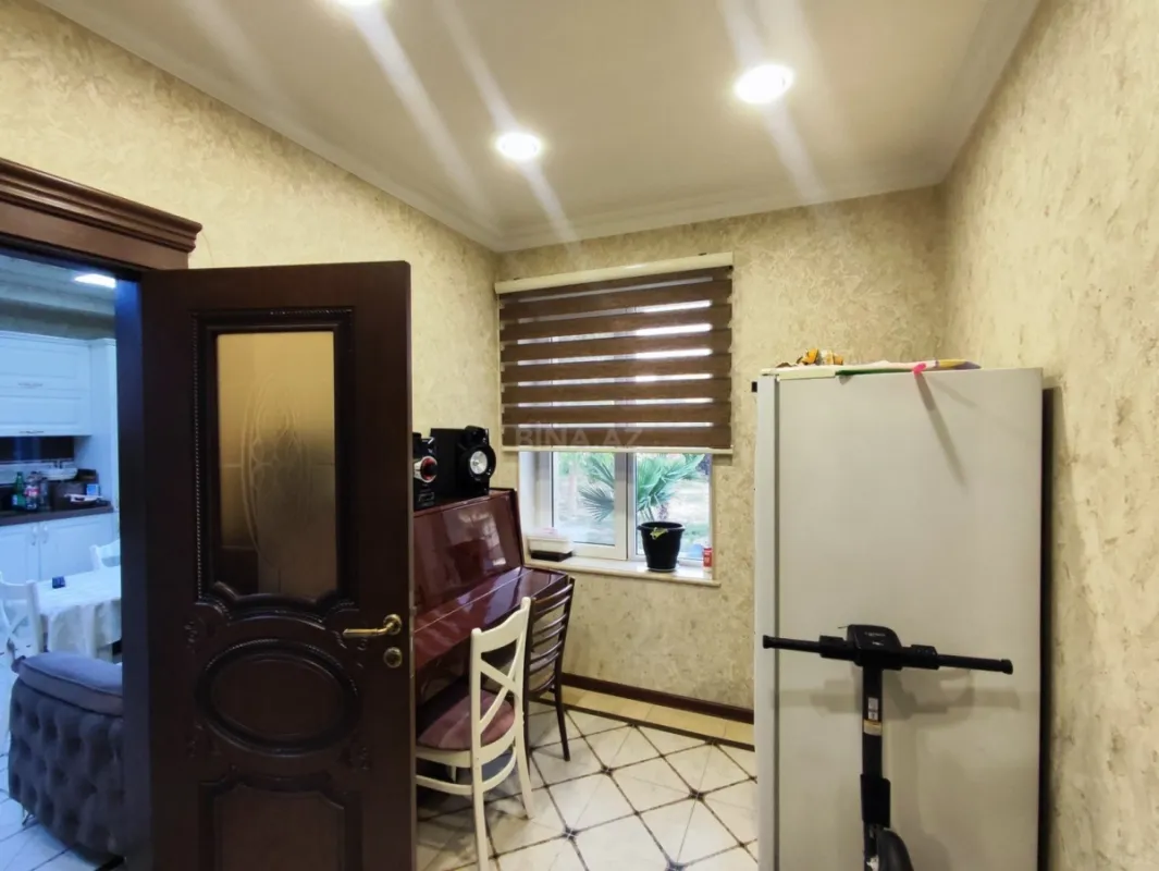 Satılır 5 otaqlı həyət evi 240 m²