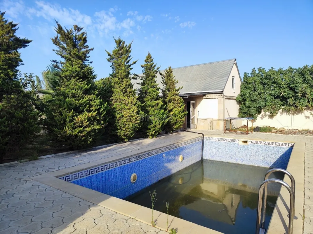 Satılır 5 otaqlı həyət evi 240 m²