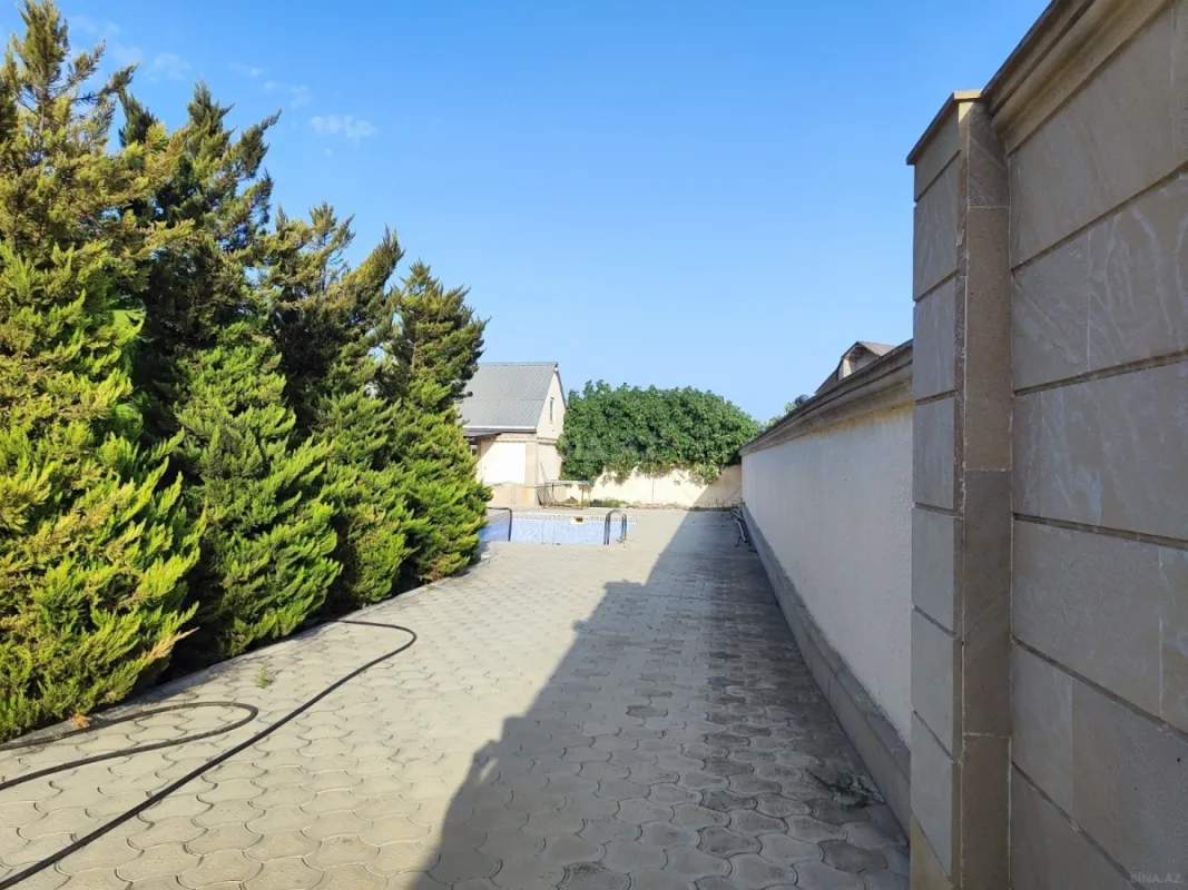 Satılır 5 otaqlı həyət evi 240 m²