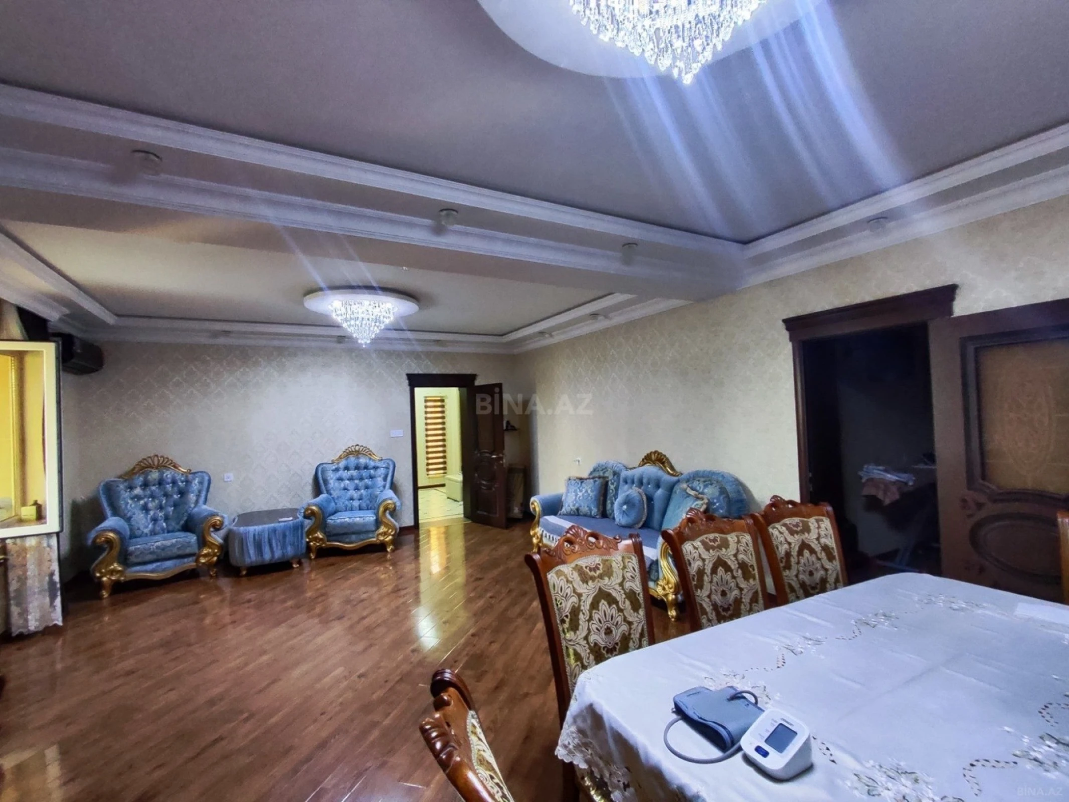 Satılır 5 otaqlı həyət evi 240 m²