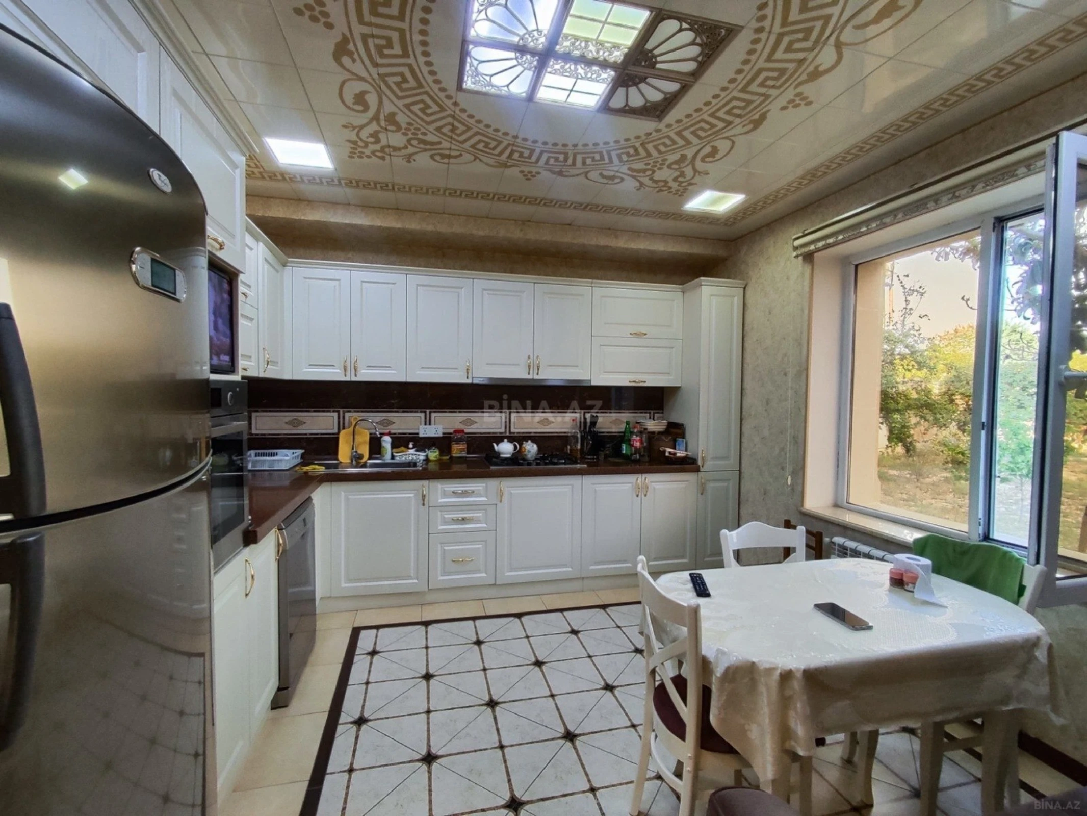 Satılır 5 otaqlı həyət evi 240 m²