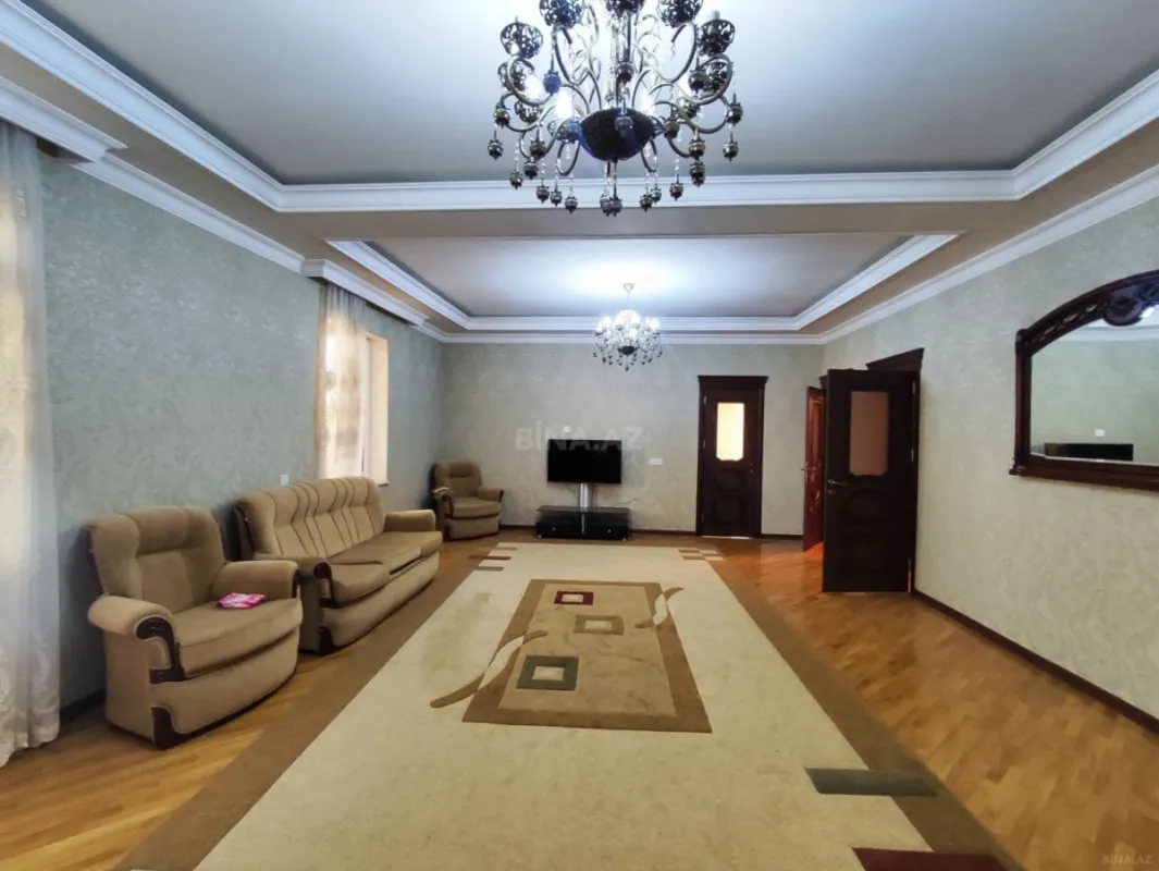 Satılır 5 otaqlı həyət evi 240 m²