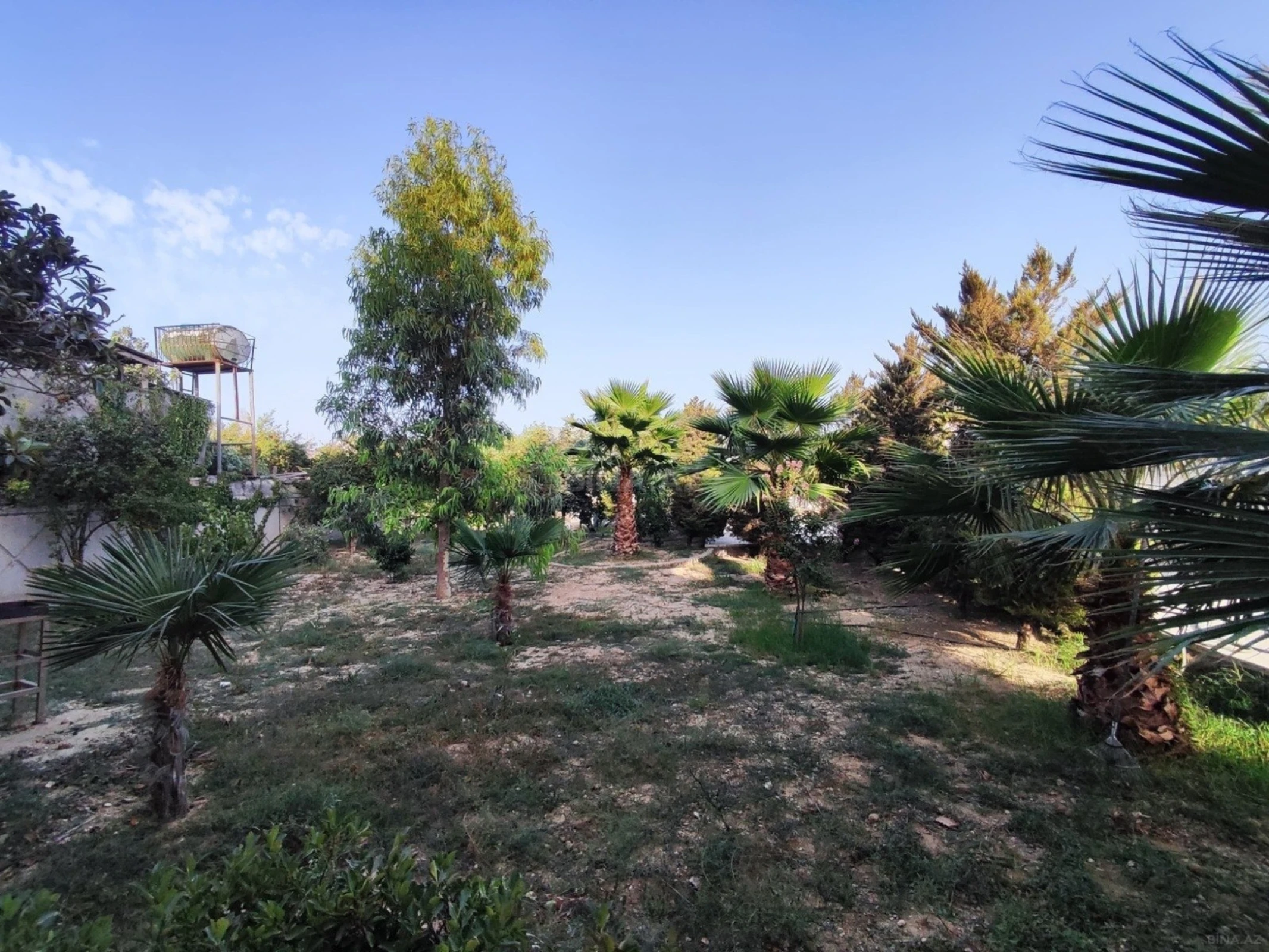 Satılır 5 otaqlı həyət evi 240 m²