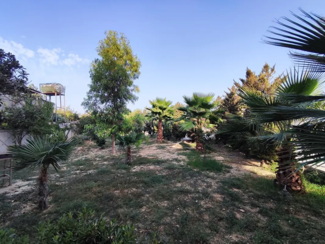 Satılır 5 otaqlı həyət evi 240 m²