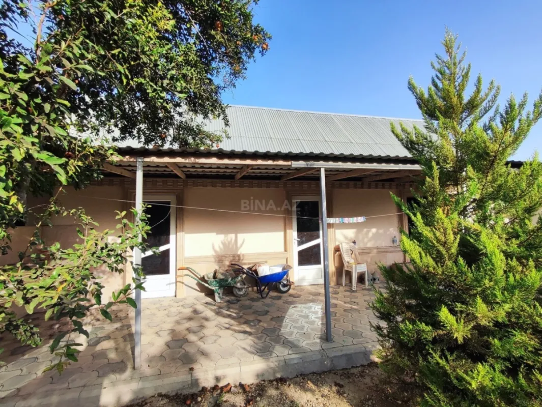 Satılır 5 otaqlı həyət evi 240 m²