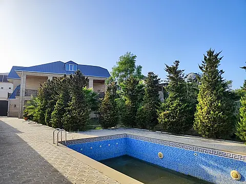 Satılır 5 otaqlı həyət evi 240 m²