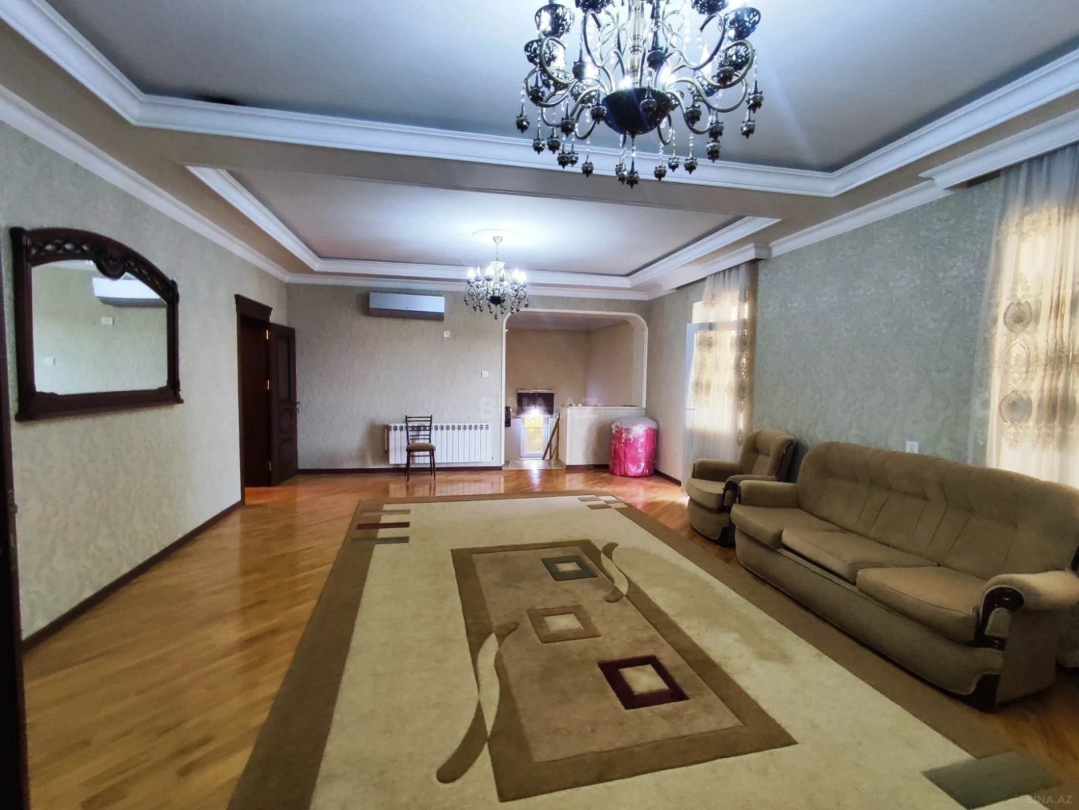 Satılır 5 otaqlı həyət evi 240 m²
