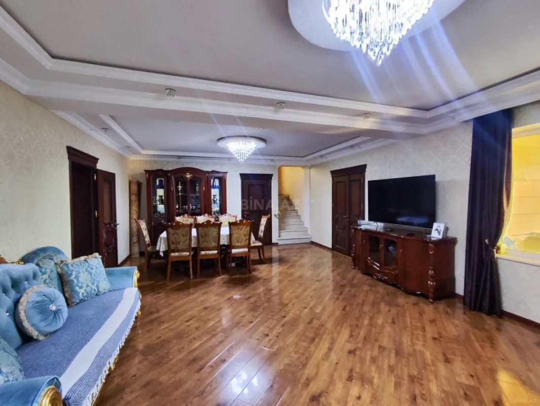 Satılır 5 otaqlı həyət evi 240 m²