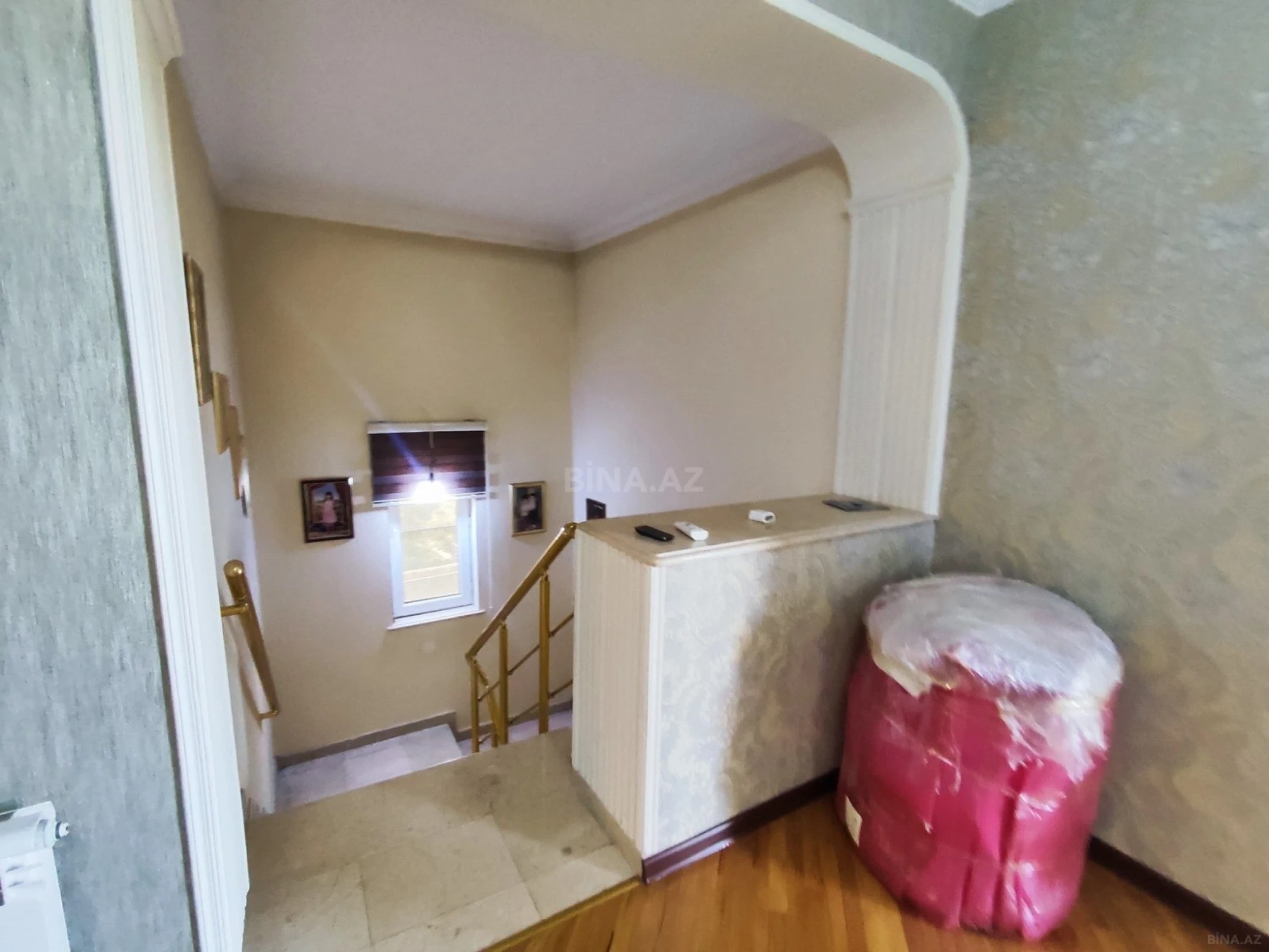 Satılır 5 otaqlı həyət evi 240 m²