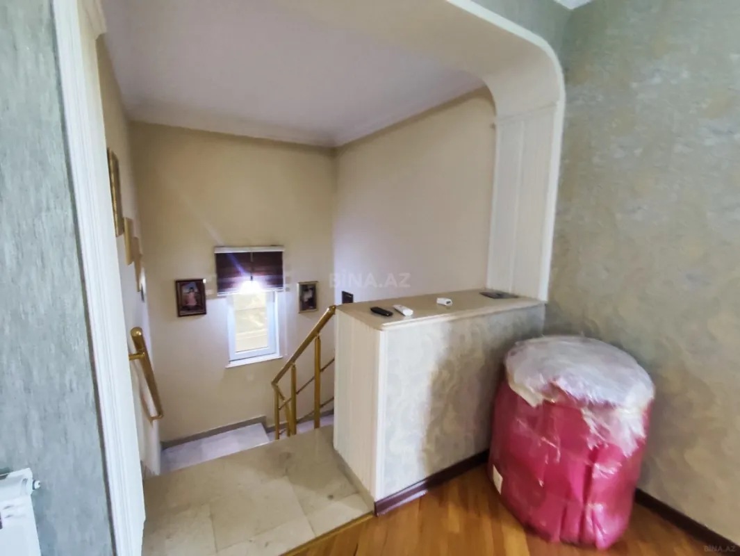 Satılır 5 otaqlı həyət evi 240 m²