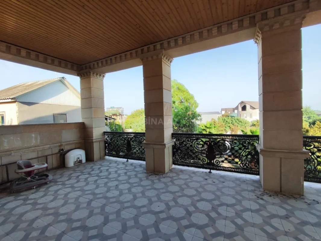 Satılır 5 otaqlı həyət evi 240 m²