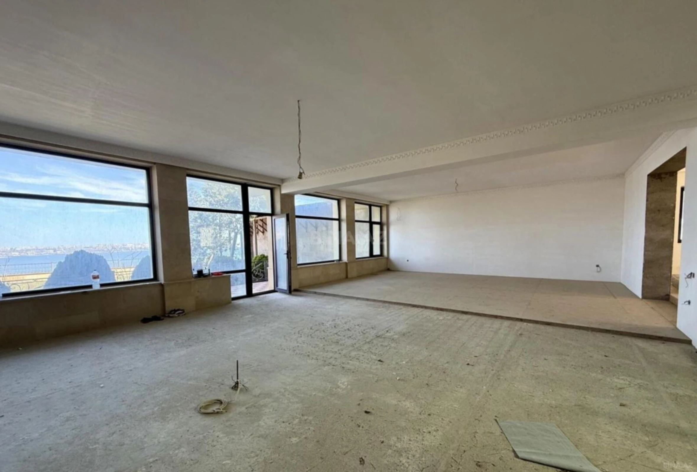 Satılır 9 otaqlı həyət evi 800 m²