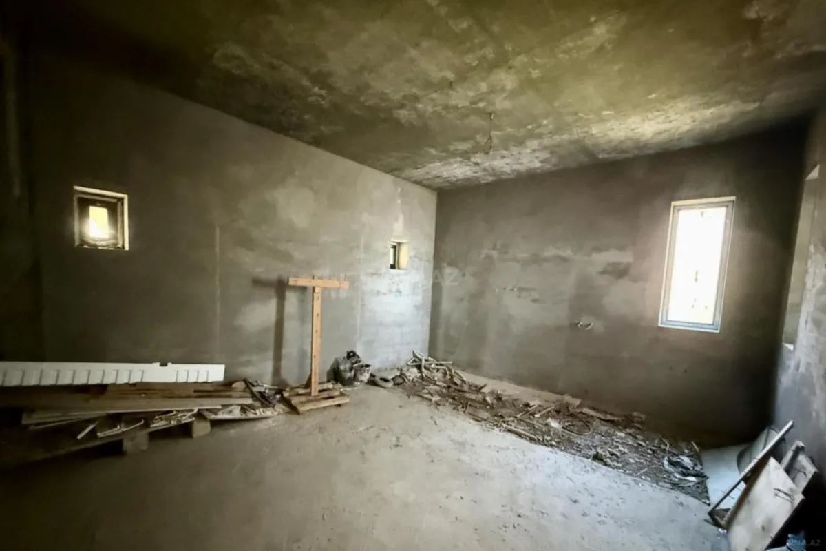 Satılır 9 otaqlı həyət evi 800 m²