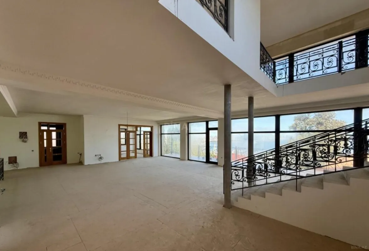 Satılır 9 otaqlı həyət evi 800 m²