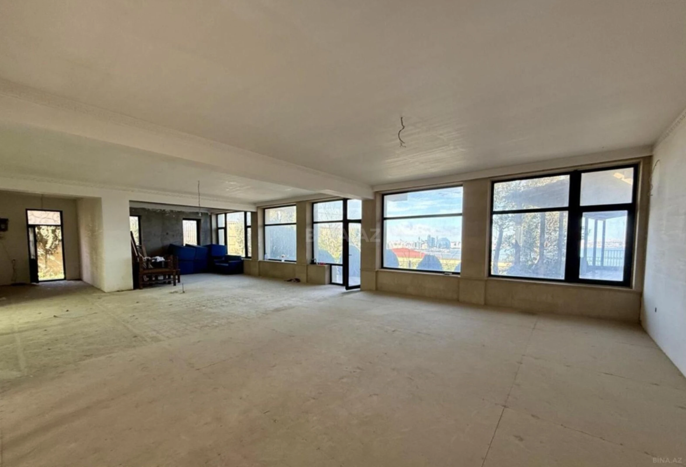 Satılır 9 otaqlı həyət evi 800 m²
