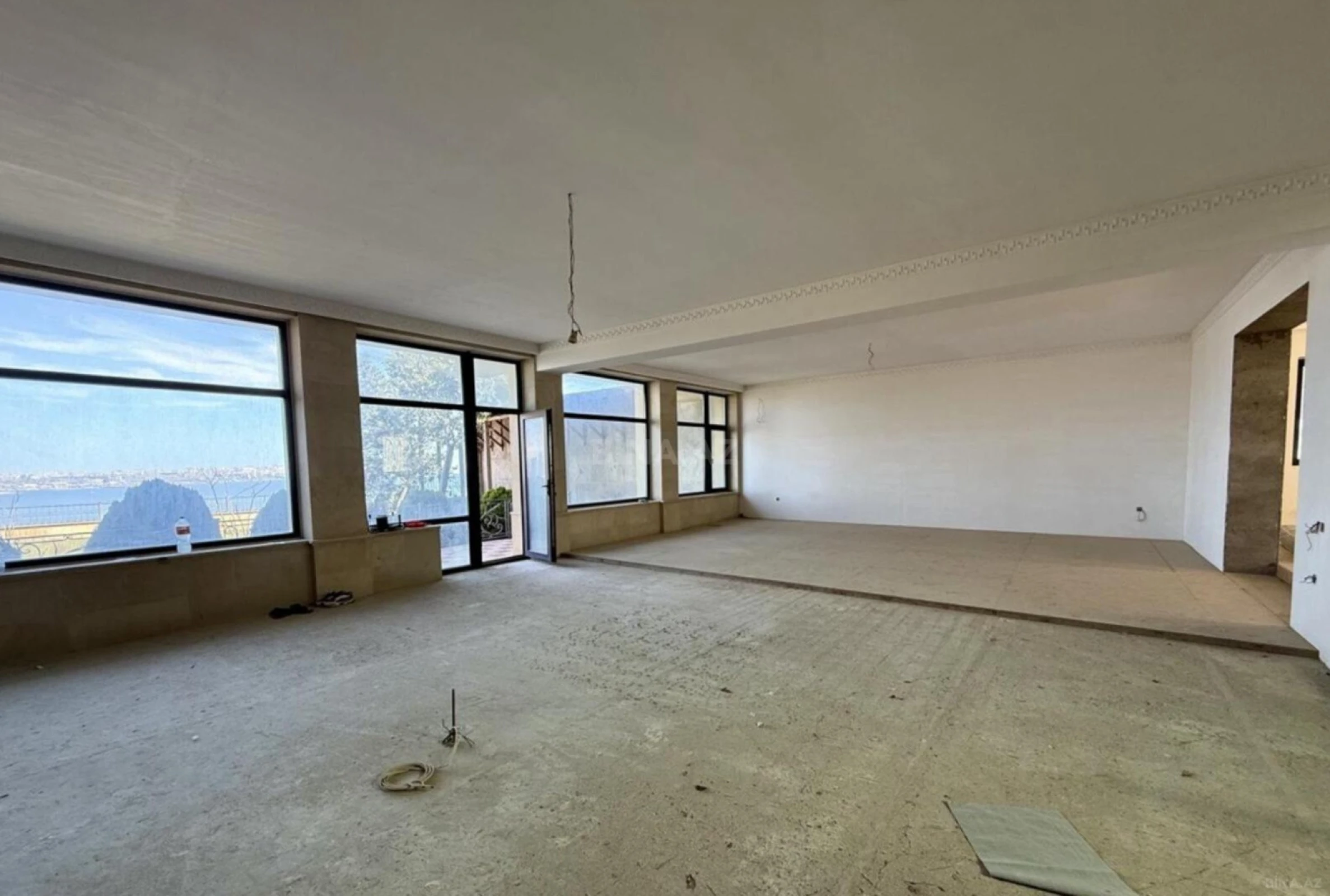 Satılır 9 otaqlı həyət evi 800 m²