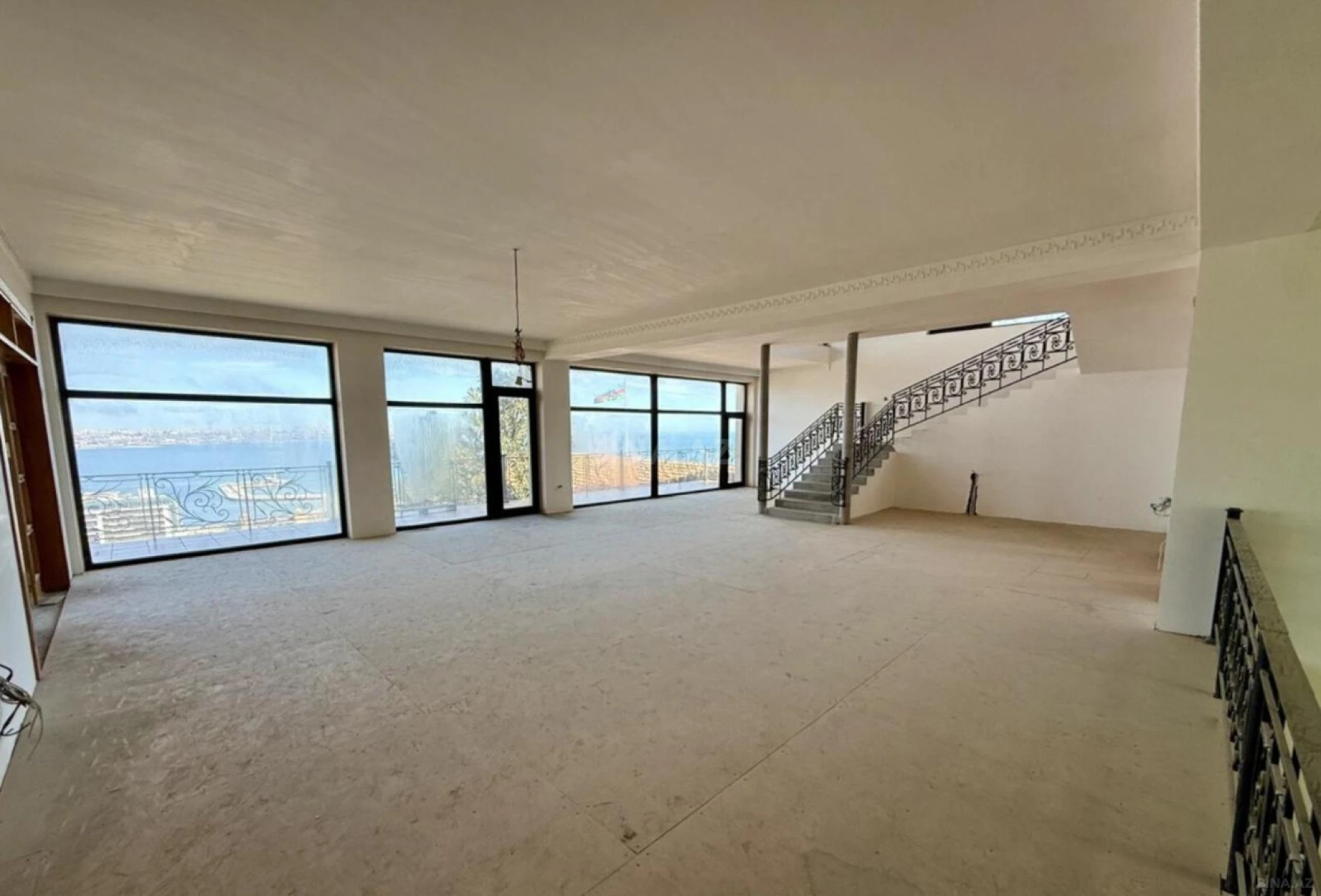 Satılır 9 otaqlı həyət evi 800 m²