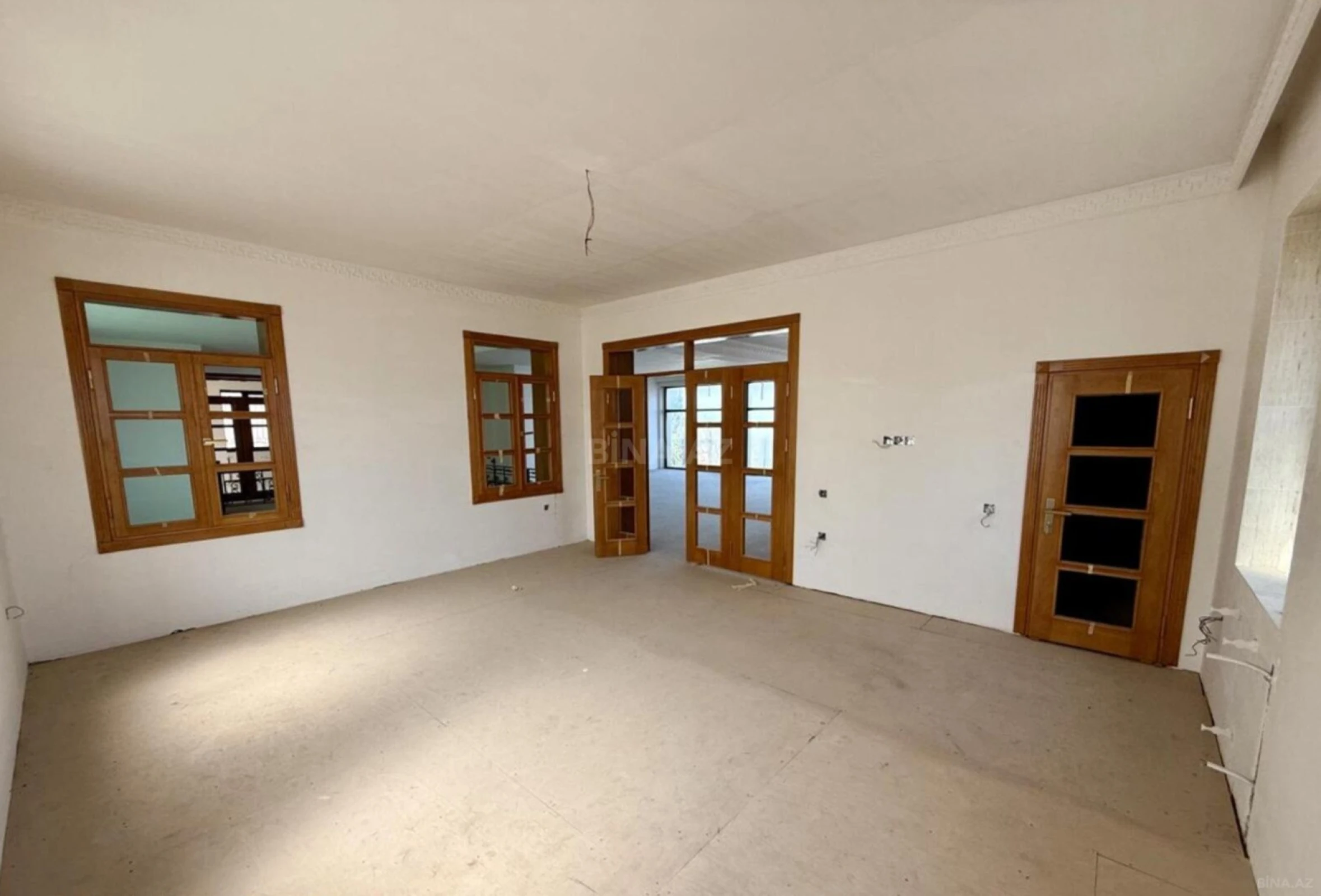 Satılır 9 otaqlı həyət evi 800 m²