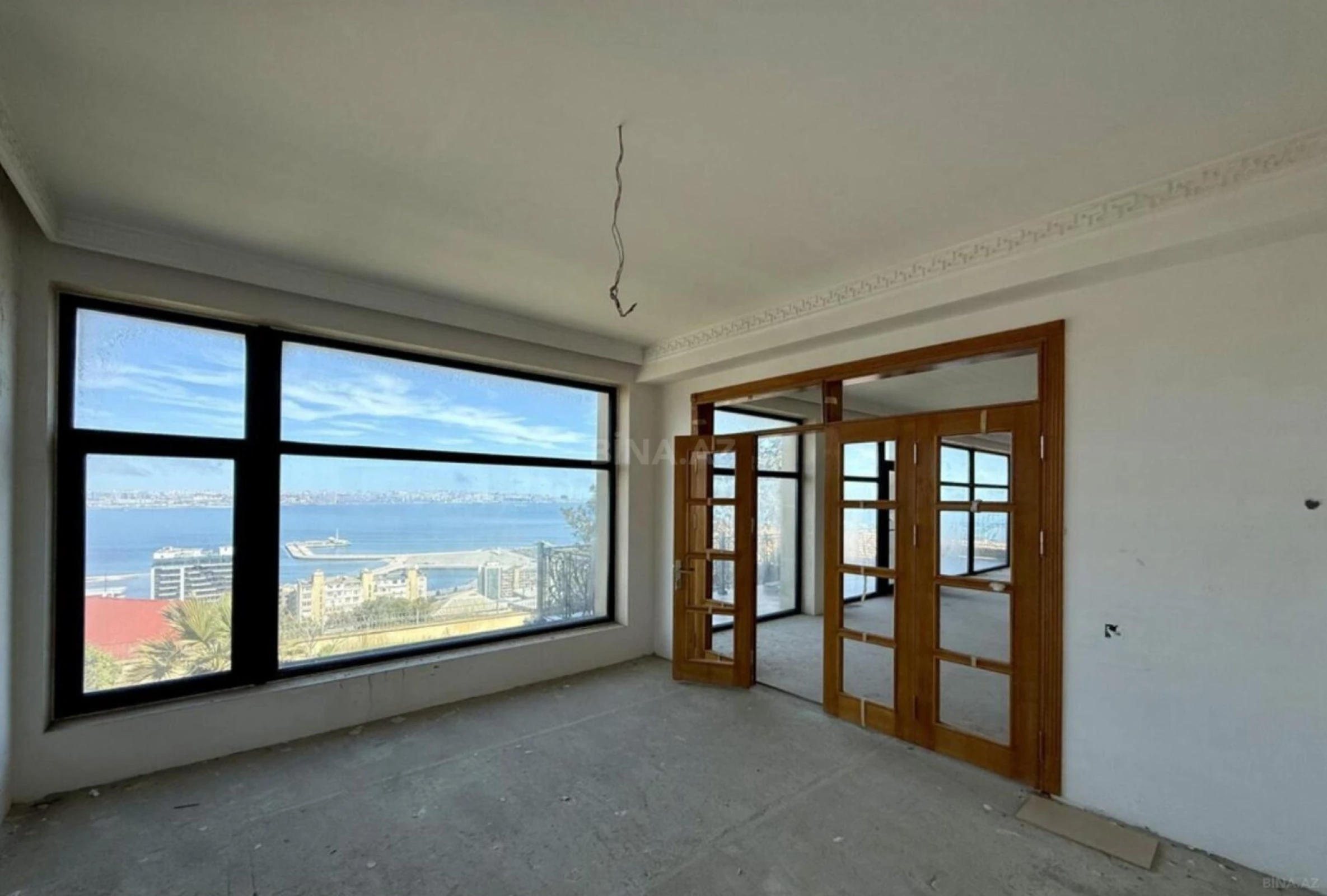 Satılır 9 otaqlı həyət evi 800 m²