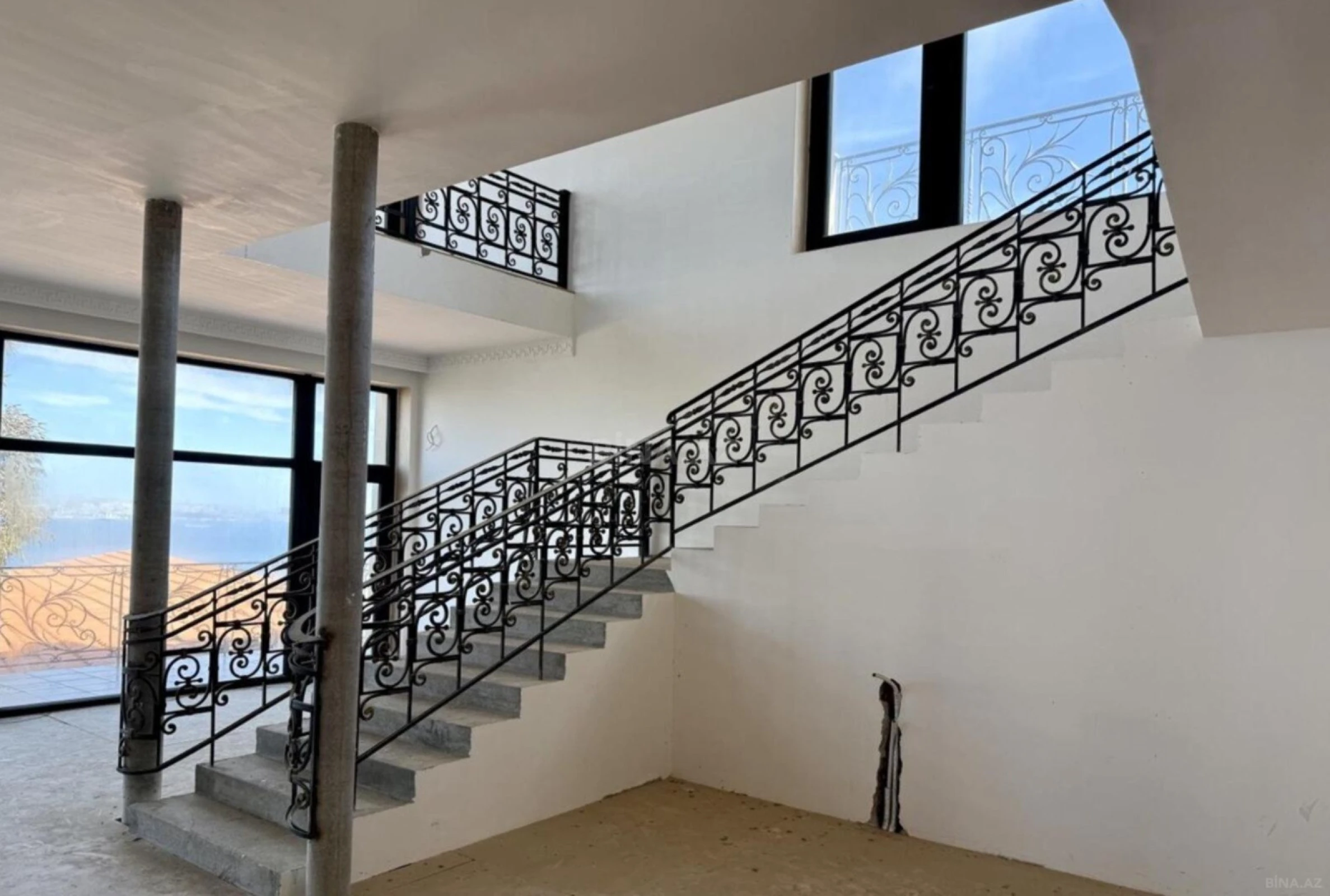 Satılır 9 otaqlı həyət evi 800 m²