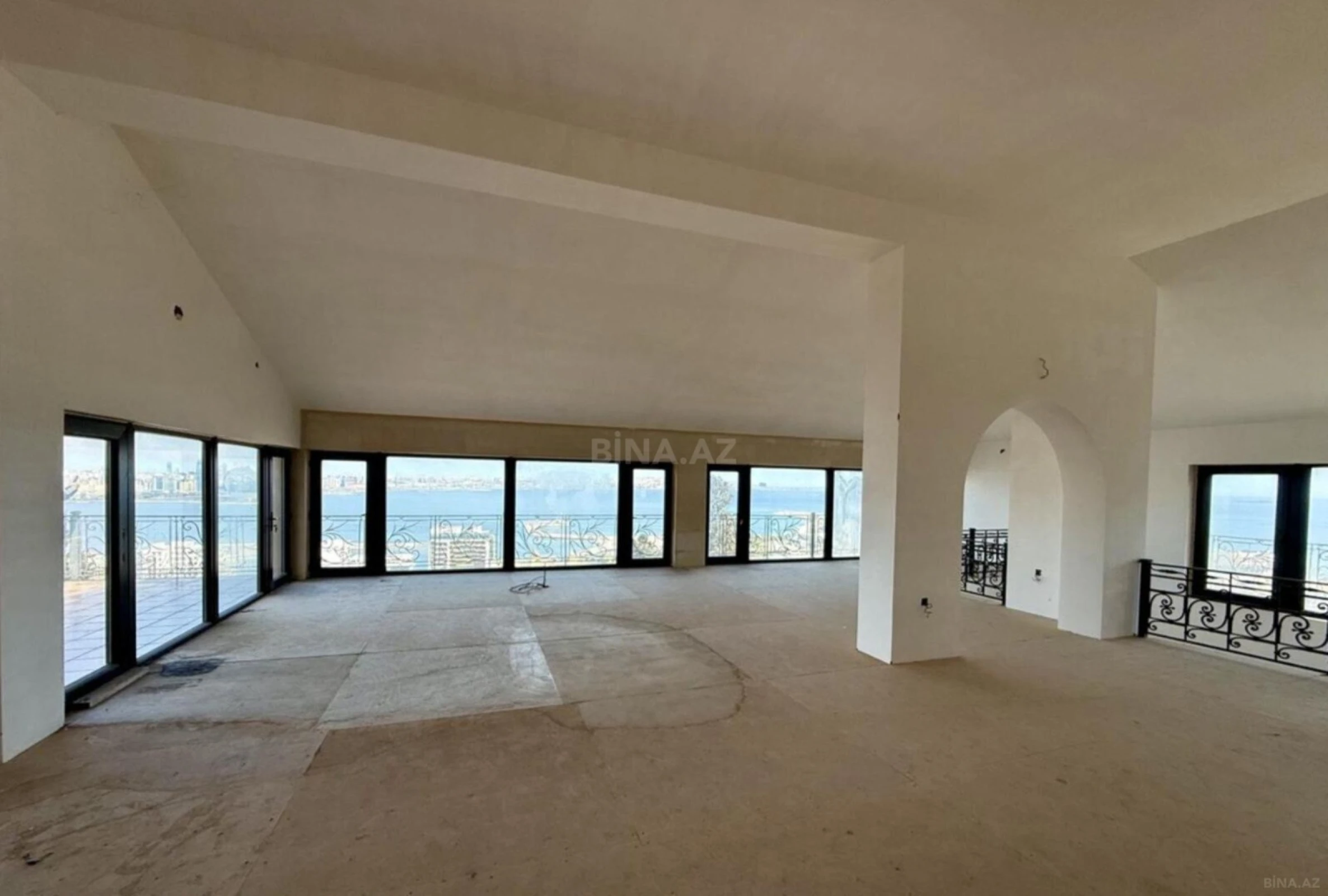 Satılır 9 otaqlı həyət evi 800 m²