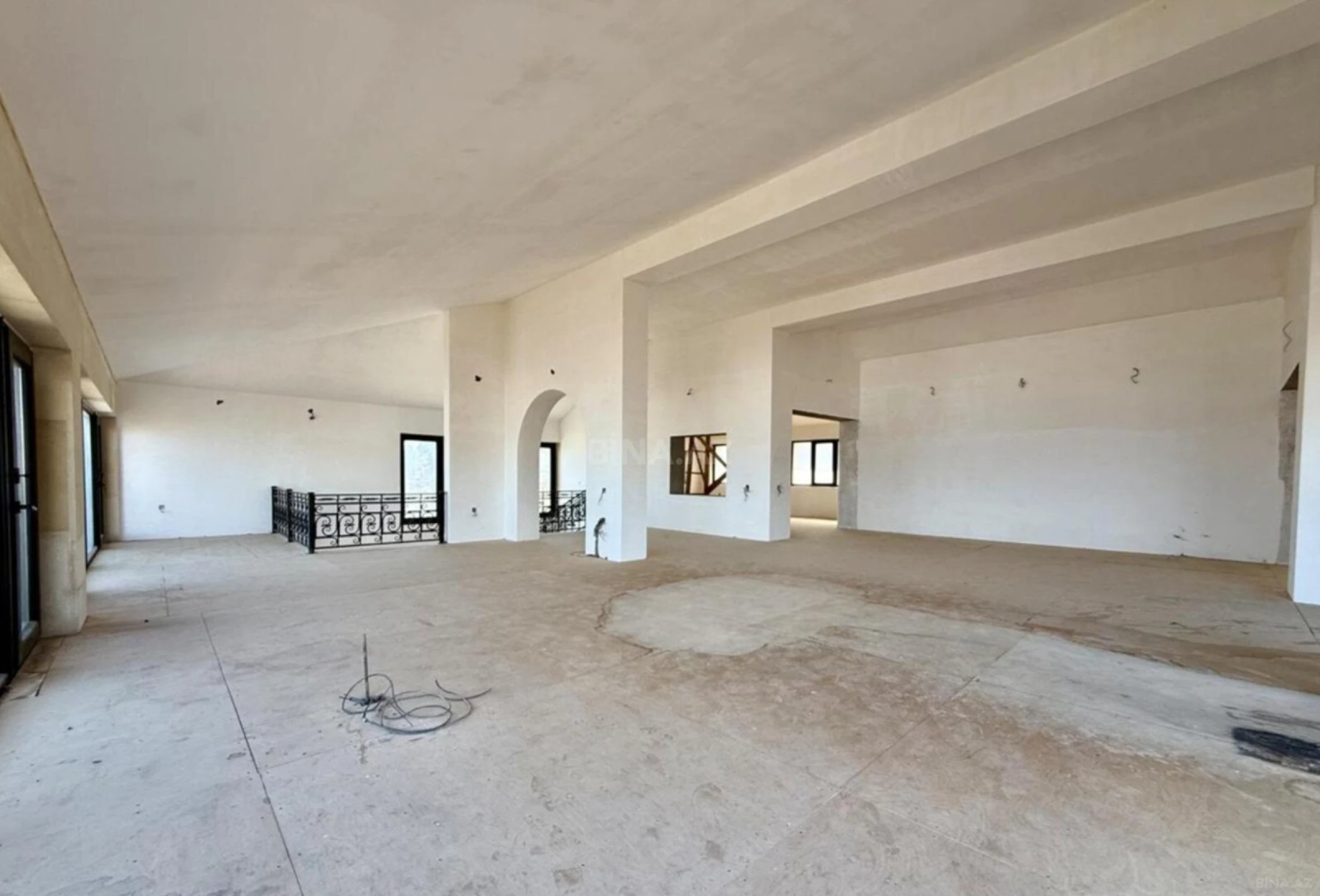 Satılır 9 otaqlı həyət evi 800 m²