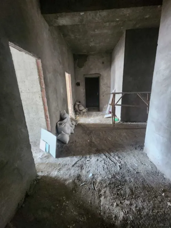 Satılır 3 otaqlı mənzil 138 m²