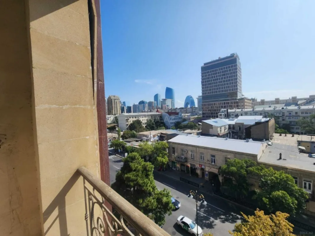 Satılır 3 otaqlı mənzil 138 m²