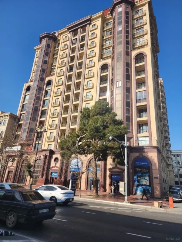 Satılır 3 otaqlı mənzil 138 m²