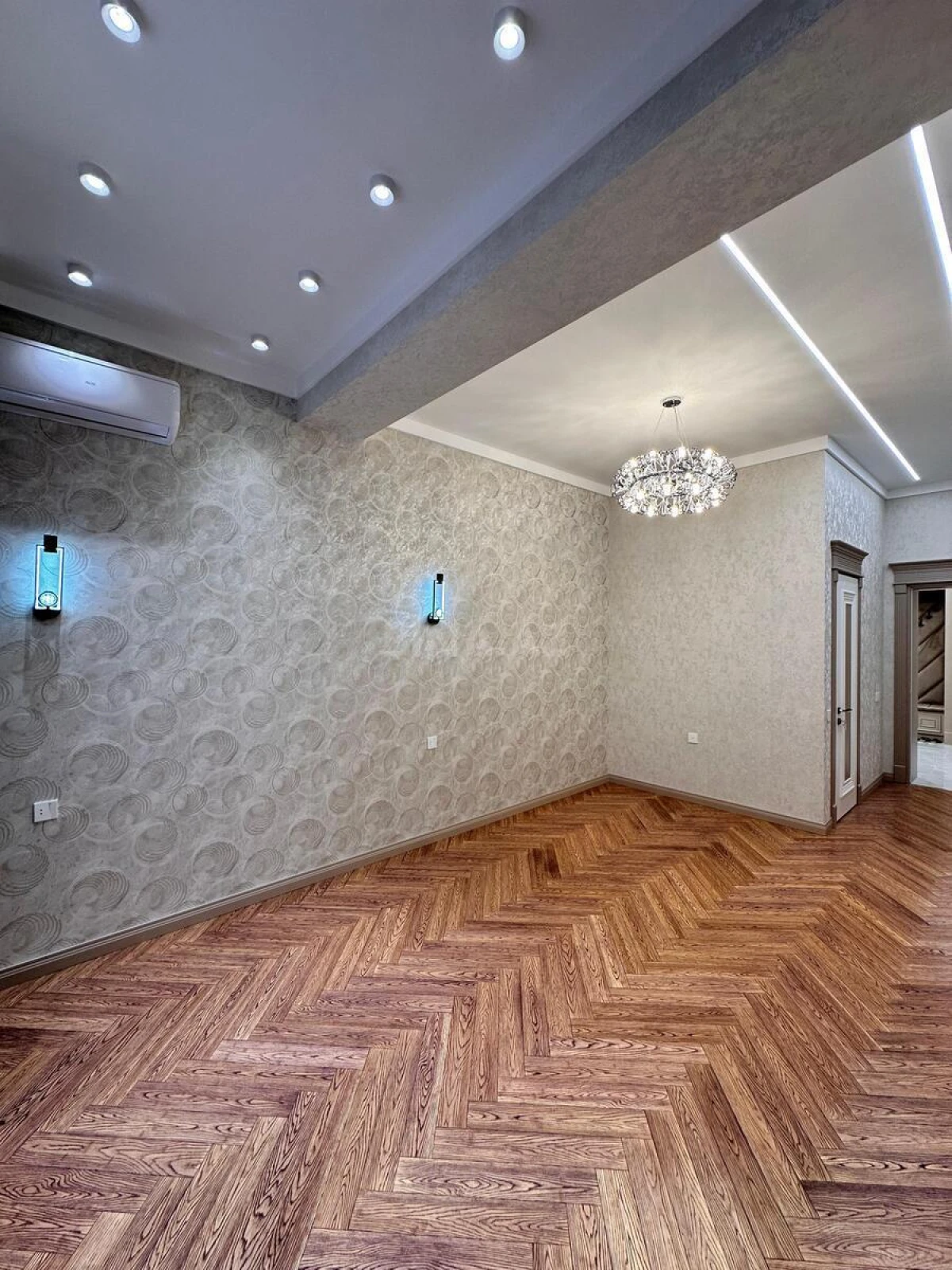 Satılır 4 otaqlı mənzil 195 m²
