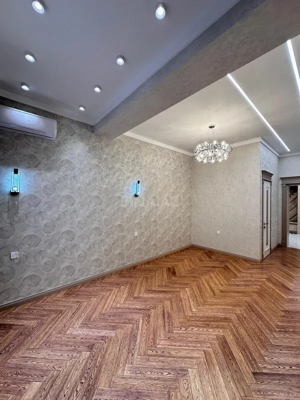 Satılır 4 otaqlı mənzil 195 m²
