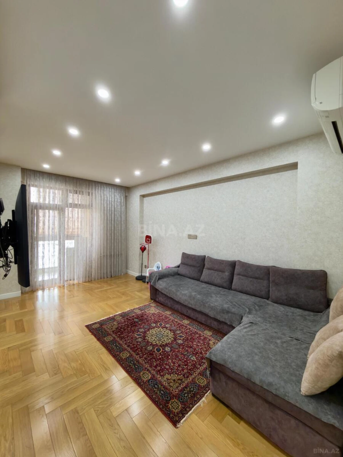 Satılır 5 otaqlı mənzil 201 m²