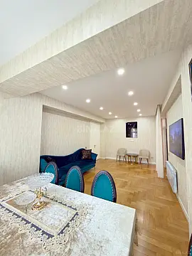 Satılır 5 otaqlı mənzil 201 m²